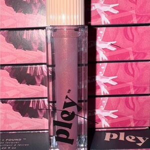 Pley Lust + Found lip gloss - Lupe